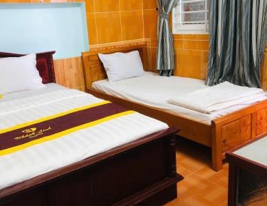 Deluxe Room (2 Adults + 1 Child)