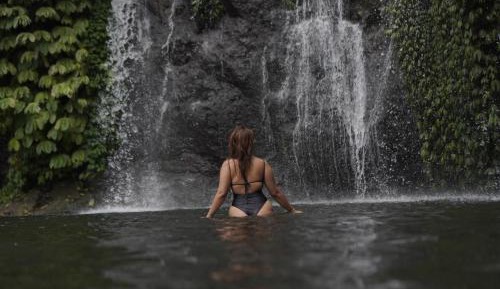 Deluxe Room with Free Trekking to Aling Aling Waterfall