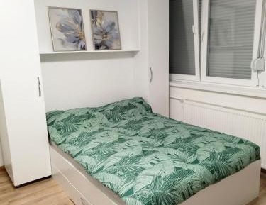 Studio Apartment with One Double Bed