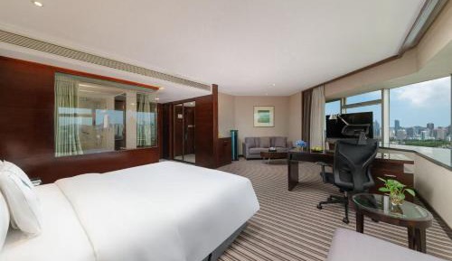 Deluxe King Room with Lake View