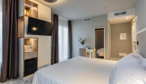 Large Double or Twin Room