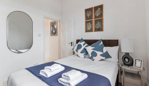 Deluxe One-Bedroom Apartment