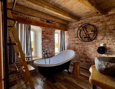 Deluxe Family Suite