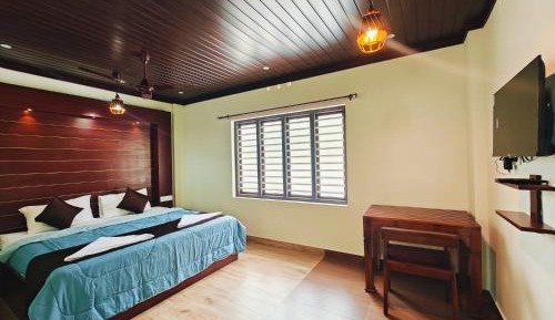 Deluxe Queen Room