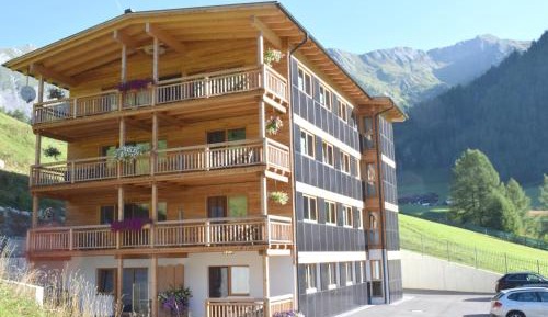 Apartment with Mountain View