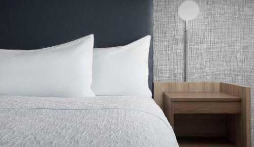 Queen Studio Suite - Mobility/Hearing Accessible 