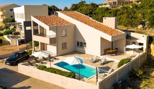 Villa - Beach Front