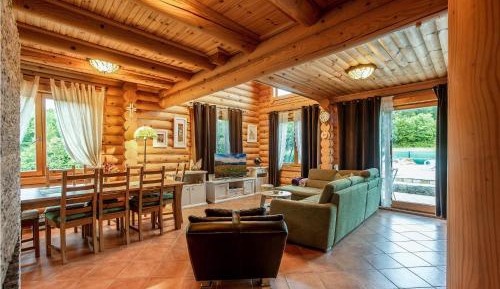 Three-Bedroom Holiday Home 