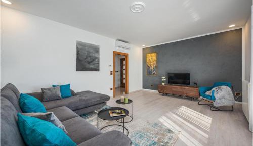 Three-Bedroom Holiday Home 