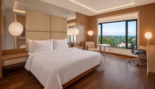 Club Premium Pool View