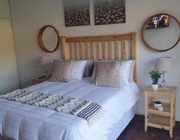Deluxe Queen Suite