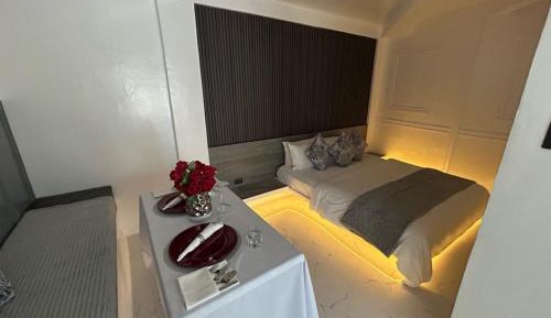 Suite with Hot Tub