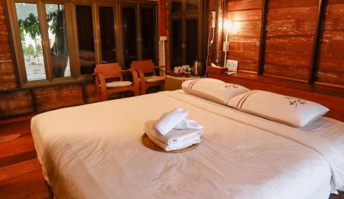 Queen Room with Garden View