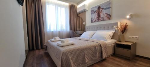Deluxe One-Bedroom Apartment with Garden View