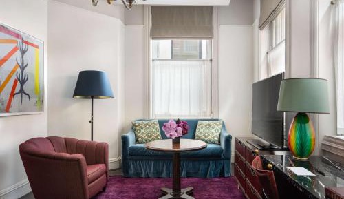 One-Bedroom Corner Suite