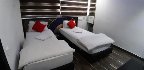Deluxe Double Room (2 Adults + 1 Child)