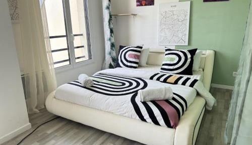 Deluxe Room (2 Adults + 1 Child)