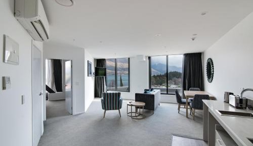 One-Bedroom Accessible Apartment - Lake View