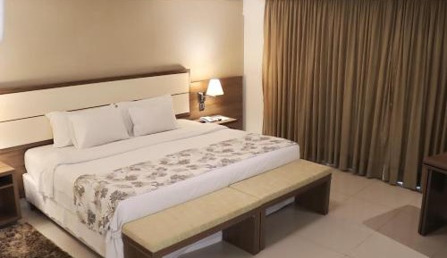 Suite with Hot Tub