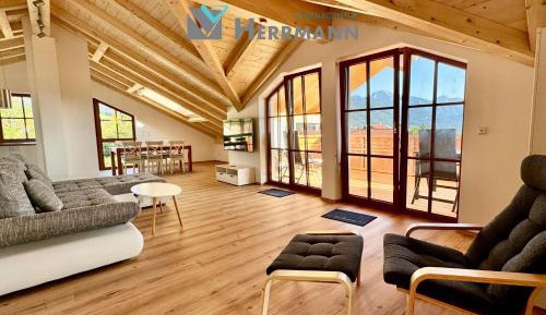 Apartment with Mountain View