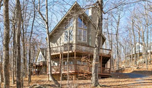 Three-Bedroom Holiday Home 