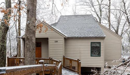 Three-Bedroom Holiday Home 