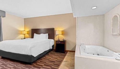 King Suite 6 Jet Jacuzzi – Non-Smoking