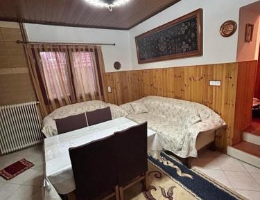 Two-Bedroom Apartment with Mountain View