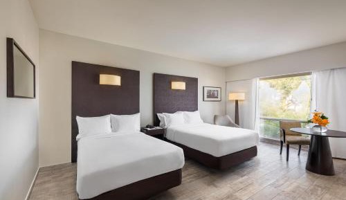 Club, Club lounge access, Guest room, 2 Twin/Single Bed(s)