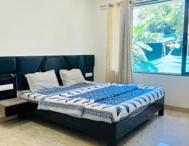 Deluxe Double Room (2 Adults + 1 Child)