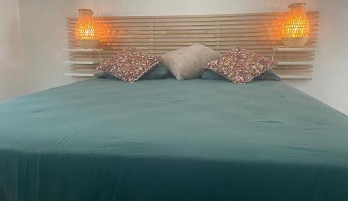 Deluxe Room (2 Adults + 1 Child)