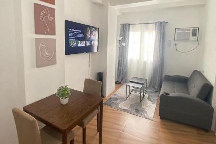 Deluxe One-Bedroom Apartment