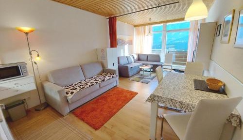 Apartment with Mountain View