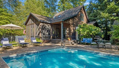 Three-Bedroom Holiday Home 
