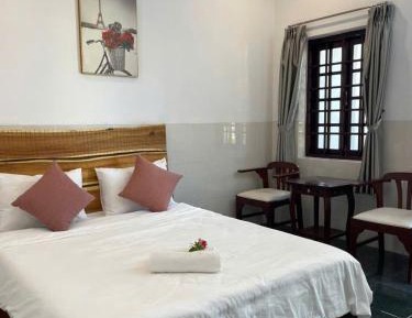 Deluxe Room (2 Adults + 1 Child)