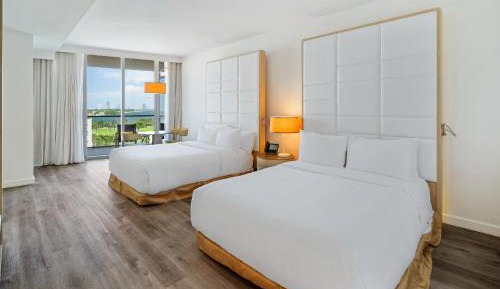 Deluxe Room with Two Double beds and Balcony - Bay View