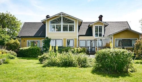Five-Bedroom Holiday Home