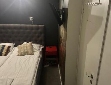 Queen Room with Private Bathroom (No Windows)
