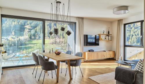 Apartment with Mountain View