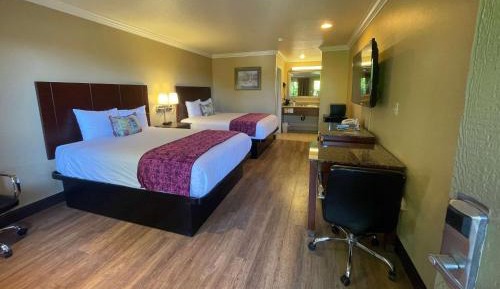 Queen Room with Two Queen Beds - Non-Smoking
