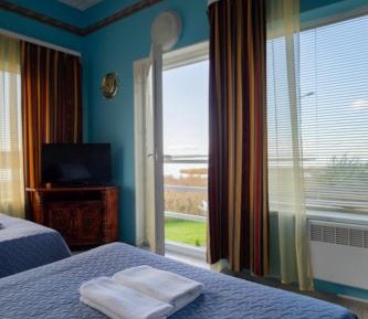Standard Twin Room with Sea View