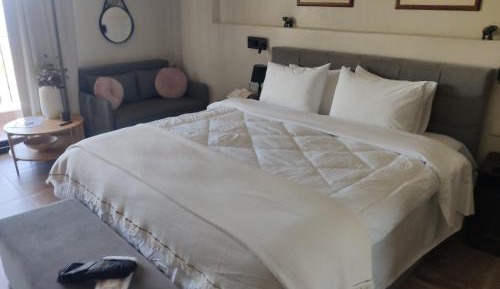 Deluxe Suite with Sea View