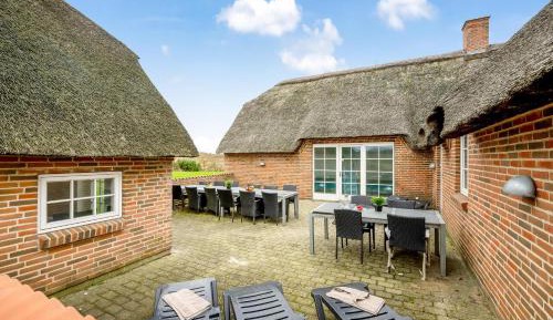 Twenty-Bedroom Holiday home