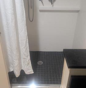 King Room with Roll-in Shower - Mobility Accessible