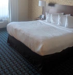 King Suite with Sofa Bed - Hearing Accessible