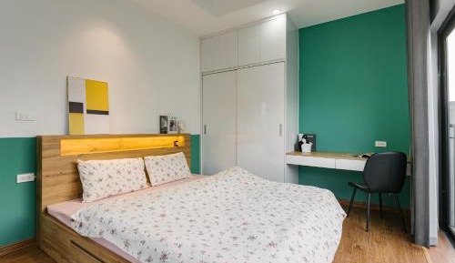 One-Bedroom Apartment with Balcony