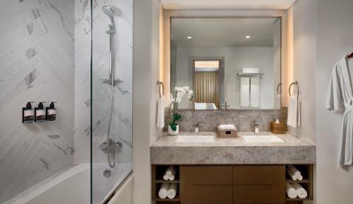 One-Bedroom Apartment with Sea View