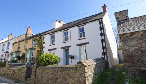 Three-Bedroom Holiday Home 