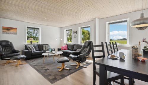 Three-Bedroom Holiday Home 