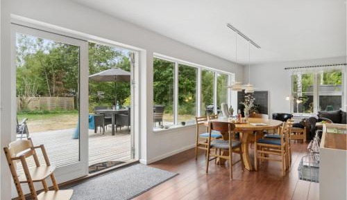 Three-Bedroom Holiday Home 